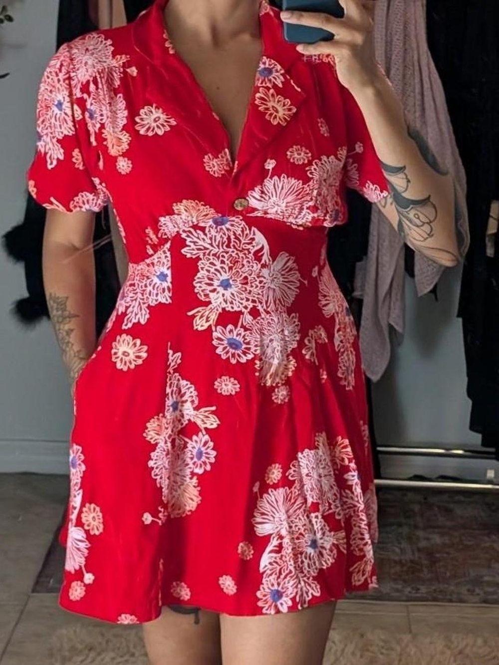 Red Floral Mini Dress with V-Neck and Short Sleeves
